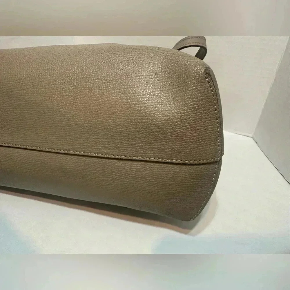 Authentic Fendi tote! Such a cute travel bag, but not bulky. Super trendy! W/COA - Picture 8 of 16